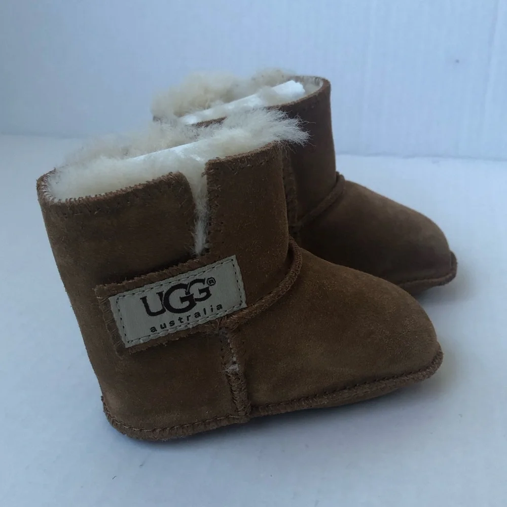 Baby size small Ugg Boots - Picture 1 of 9